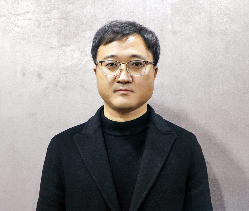 李金伟